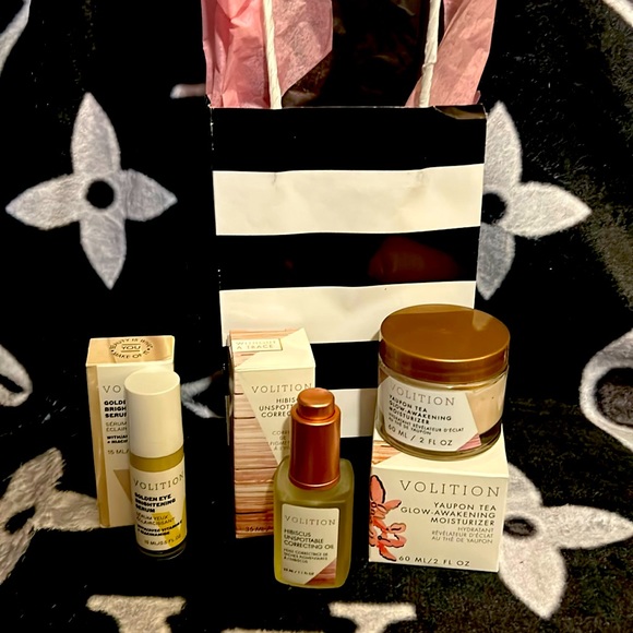 Volition skincare set